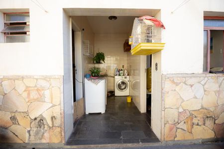 Casa à venda com 360m², 4 quartos e 4 vagas Casa à venda com 360m², 4 quartos e 4 vagasLavanderia