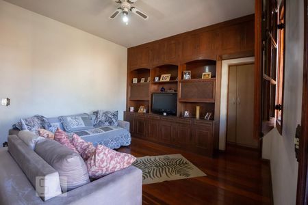 Casa à venda com 360m², 4 quartos e 4 vagas Casa à venda com 360m², 4 quartos e 4 vagasSala de TV