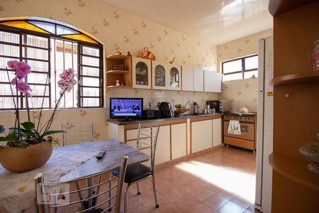 Casa à venda com 360m², 4 quartos e 4 vagas Casa à venda com 360m², 4 quartos e 4 vagasCozinha