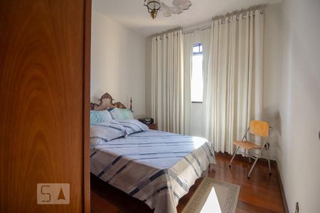 Casa à venda com 360m², 4 quartos e 4 vagas Casa à venda com 360m², 4 quartos e 4 vagasQuarto 1