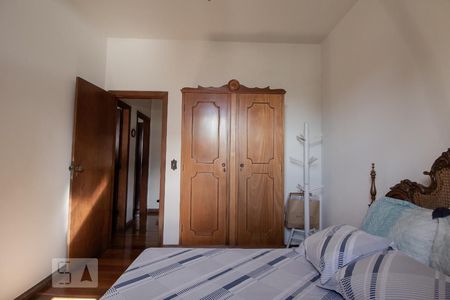 Casa à venda com 360m², 4 quartos e 4 vagas Casa à venda com 360m², 4 quartos e 4 vagasQuarto 1