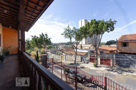 Casa à venda com 360m², 4 quartos e 4 vagas Casa à venda com 360m², 4 quartos e 4 vagasSacada