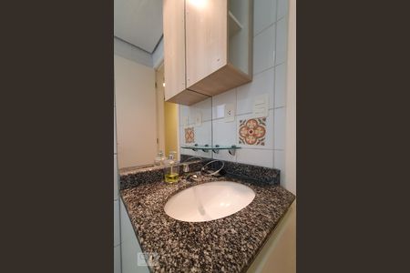Apartamento para alugar com 54m², 2 quartos e 2 vagas Apartamento para alugar com 54m², 2 quartos e 2 vagasBanheiro Corredor