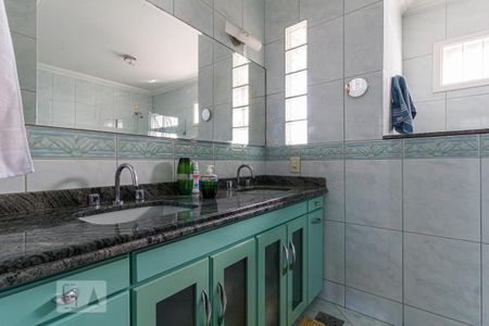 Casa à venda com 267m², 4 quartos e 2 vagasBanheiro da Suíte