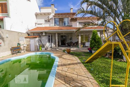 Casa à venda com 267m², 4 quartos e 2 vagasPiscina