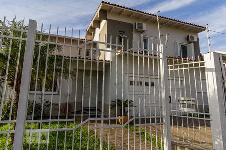 Casa à venda com 267m², 4 quartos e 2 vagasFachada