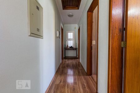 Casa à venda com 267m², 4 quartos e 2 vagasCorredor