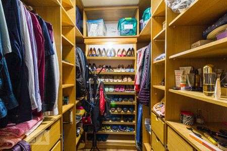 Casa à venda com 267m², 4 quartos e 2 vagasCloset