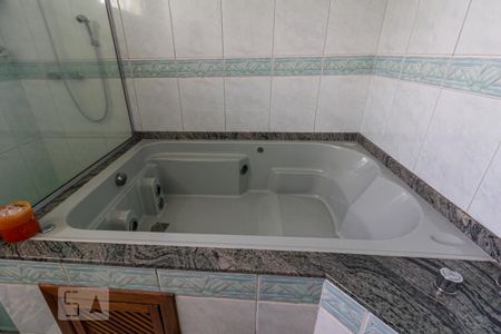 Casa à venda com 267m², 4 quartos e 2 vagasBanheiro da Suíte