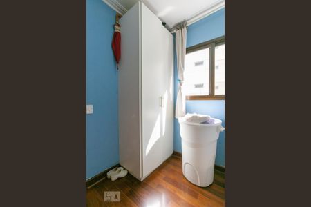 Apartamento à venda com 340m², 4 quartos e 4 vagas Apartamento à venda com 340m², 4 quartos e 4 vagasQuarto de Serviço