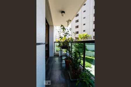 Apartamento à venda com 340m², 4 quartos e 4 vagas Apartamento à venda com 340m², 4 quartos e 4 vagasVaranda da Sala