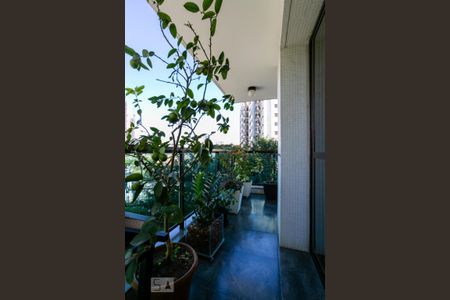 Apartamento à venda com 340m², 4 quartos e 4 vagas Apartamento à venda com 340m², 4 quartos e 4 vagasVaranda da Sala