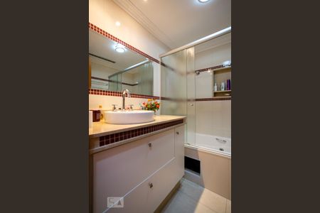 Apartamento à venda com 340m², 4 quartos e 4 vagas Apartamento à venda com 340m², 4 quartos e 4 vagasBanheiro da Suíte 2