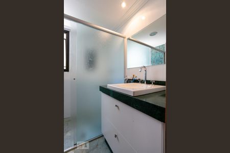 Apartamento à venda com 340m², 4 quartos e 4 vagas Apartamento à venda com 340m², 4 quartos e 4 vagasBanheiro da Suíte 3