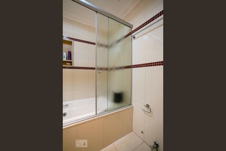 Apartamento à venda com 340m², 4 quartos e 4 vagas Apartamento à venda com 340m², 4 quartos e 4 vagasBanheiro da Suíte 2