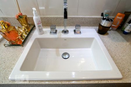 Apartamento à venda com 340m², 4 quartos e 4 vagas Apartamento à venda com 340m², 4 quartos e 4 vagasBanheiro da Suíte 1