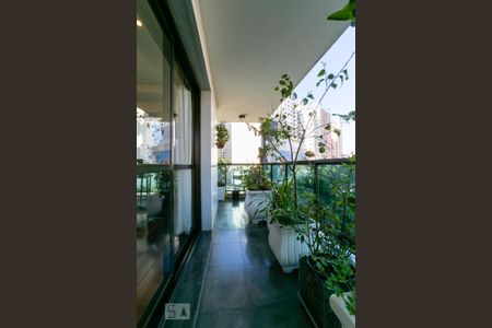 Apartamento à venda com 340m², 4 quartos e 4 vagas Apartamento à venda com 340m², 4 quartos e 4 vagasVaranda da Sala