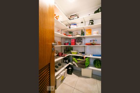 Apartamento à venda com 340m², 4 quartos e 4 vagas Apartamento à venda com 340m², 4 quartos e 4 vagasDespensa