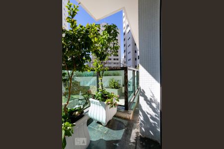 Apartamento à venda com 340m², 4 quartos e 4 vagas Apartamento à venda com 340m², 4 quartos e 4 vagasVaranda da Suíte 1