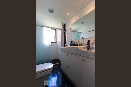 Apartamento à venda com 340m², 4 quartos e 4 vagas Apartamento à venda com 340m², 4 quartos e 4 vagasBanheiro da Suíte 4