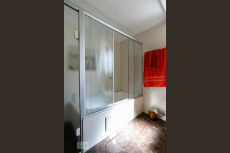 Apartamento à venda com 340m², 4 quartos e 4 vagas Apartamento à venda com 340m², 4 quartos e 4 vagasBanheiro da Suíte 1