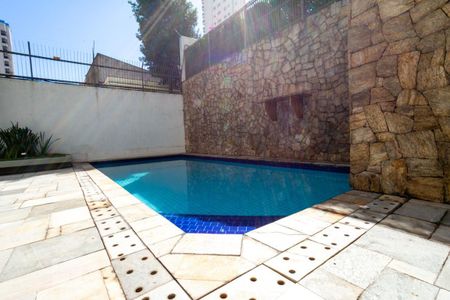 Apartamento à venda com 340m², 4 quartos e 4 vagas Apartamento à venda com 340m², 4 quartos e 4 vagasÁrea comum - Piscina