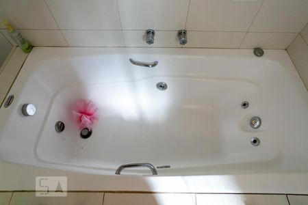 Apartamento à venda com 340m², 4 quartos e 4 vagas Apartamento à venda com 340m², 4 quartos e 4 vagasBanheiro da Suíte 1