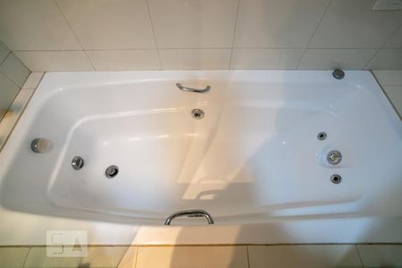 Apartamento à venda com 340m², 4 quartos e 4 vagas Apartamento à venda com 340m², 4 quartos e 4 vagasBanheiro da Suíte 2