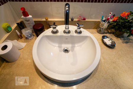 Apartamento à venda com 340m², 4 quartos e 4 vagas Apartamento à venda com 340m², 4 quartos e 4 vagasBanheiro da Suíte 2