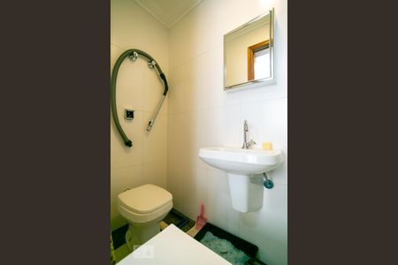 Apartamento à venda com 340m², 4 quartos e 4 vagas Apartamento à venda com 340m², 4 quartos e 4 vagasBanheiro do Quarto de Serviço