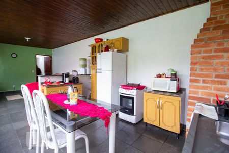 Casa à venda com 172m², 4 quartos e 2 vagasChurrasqueira