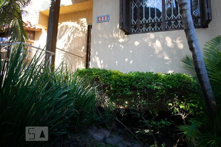 Casa para alugar com 224m², 4 quartos e 2 vagasFrente da Casa