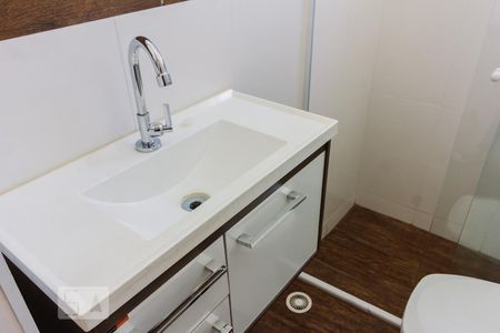 Casa para alugar com 90m², 2 quartos e 1 vaga Casa para alugar com 90m², 2 quartos e 1 vagaBanheiro da Suíte 1 Pia