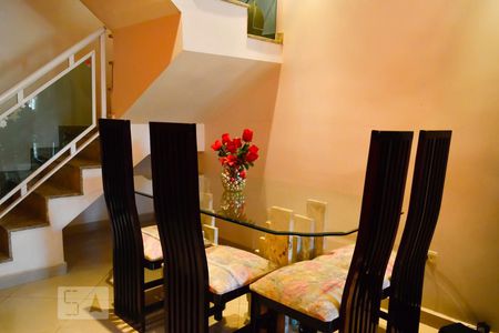 Casa à venda com 140m², 4 quartos e 3 vagasSala 