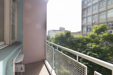 Apartamento para alugar com 147m², 3 quartos e sem vagaSacada