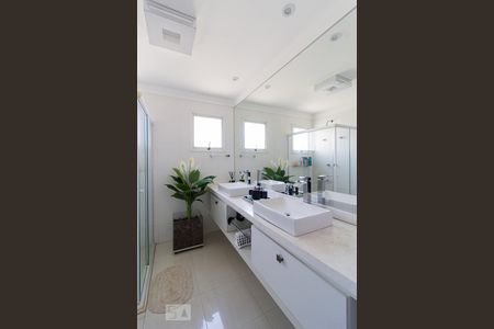 Apartamento para alugar com 247m², 3 quartos e 4 vagasBanheiro suíte 1