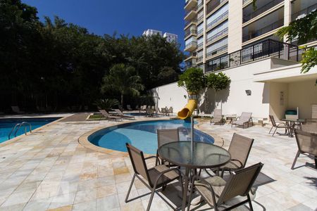 Apartamento para alugar com 247m², 3 quartos e 4 vagasPiscina