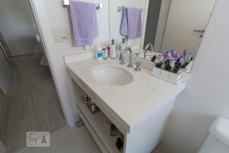 Apartamento para alugar com 247m², 3 quartos e 4 vagasDetalhe banheiro suíte 2