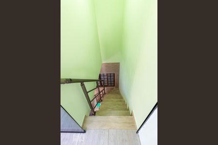 Casa à venda com 230m², 2 quartos e 1 vagaEscadas de entrada da casa