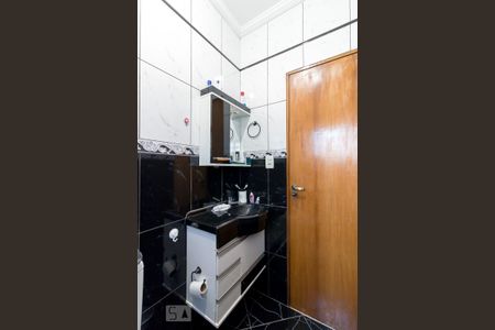 Casa à venda com 230m², 2 quartos e 1 vagaBanheiro social