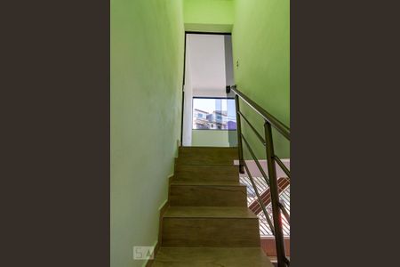 Casa à venda com 230m², 2 quartos e 1 vagaEscadas de entrada da casa