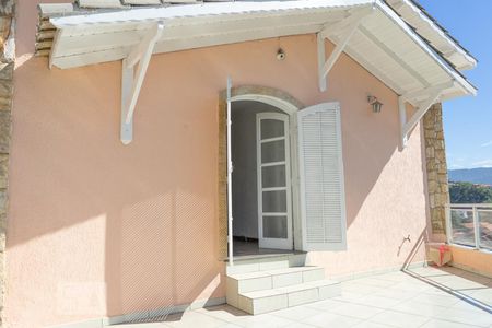 Casa à venda com 380m², 4 quartos e 6 vagasVaranda Suíte