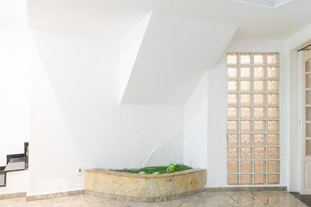 Casa à venda com 380m², 4 quartos e 6 vagasSala