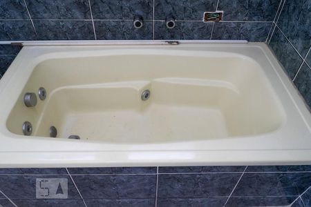 Casa à venda com 380m², 4 quartos e 6 vagasDetalhe Banheiro Suíte