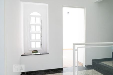 Casa à venda com 380m², 4 quartos e 6 vagasCorredor Quartos