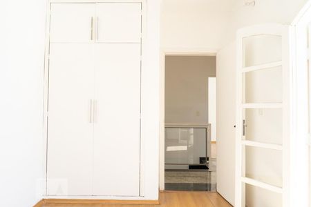 Casa à venda com 380m², 4 quartos e 6 vagasQuarto 2