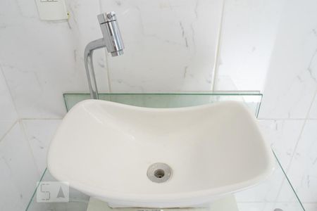 Casa à venda com 380m², 4 quartos e 6 vagasDetalhe Banheiro 1