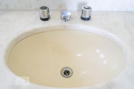 Casa à venda com 380m², 4 quartos e 6 vagasDetalhe Banheiro Suíte