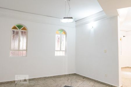 Casa à venda com 380m², 4 quartos e 6 vagasSala