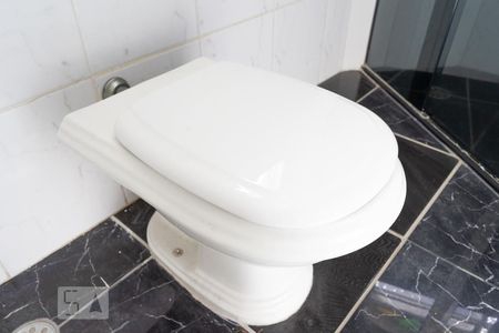 Casa à venda com 380m², 4 quartos e 6 vagasDetalhe Banheiro 1